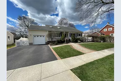 16 W Oak Street, Farmingdale, NY 11735 - Photo 3