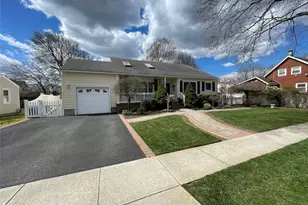 16 W Oak St, Farmingdale, NY 11735 - Photo 3