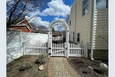 16 W Oak Street, Farmingdale, NY 11735 - Photo 41