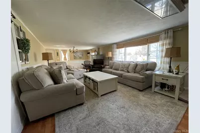 16 W Oak Street, Farmingdale, NY 11735 - Photo 15