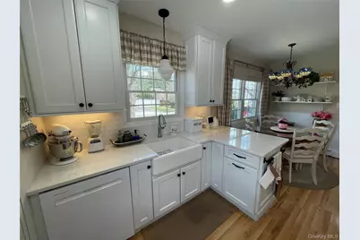 16 W Oak Street, Farmingdale, NY 11735 - Photo 11