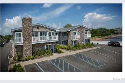 333 Candee Avenue #E1, Sayville, NY 11782 - Photo 5