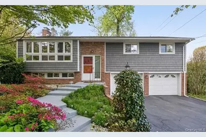 8 Glen Lane, Glenwood Landing, NY 11547 - Photo 1