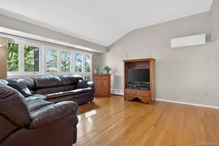 8 Glen Ln, Glenwood Landing, NY 11547 - Photo 7