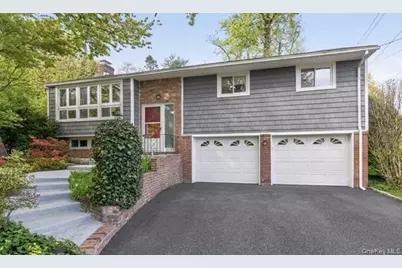 8 Glen Lane, Glenwood Landing, NY 11547 - Photo 3