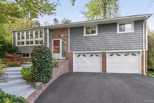 8 Glen Ln, Glenwood Landing, NY 11547 - Photo 3
