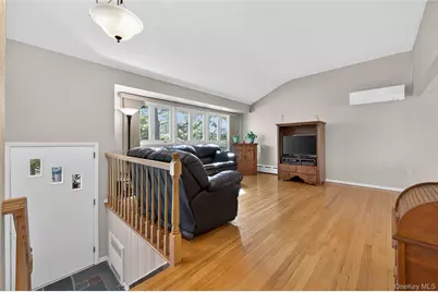 8 Glen Lane, Glenwood Landing, NY 11547 - Photo 5