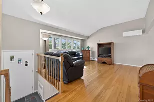 8 Glen Ln, Glenwood Landing, NY 11547 - Photo 5