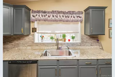 19 Biscayne Blvd, Poughkeepsie, NY 12603 - Photo 9