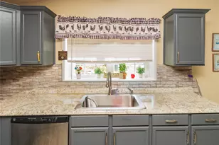 19 Biscayne Blvd, Poughkeepsie, NY 12603 - Photo 9