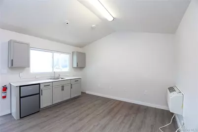 669 Broadway 9W #6, Ulster Park, NY 12487 - Photo 3