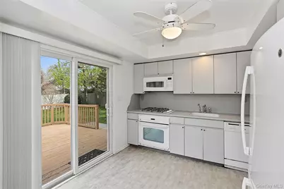 72 Woolsey Avenue, Glen Cove, NY 11542 - Photo 17