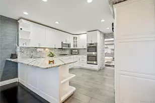 114 The Crescent, Roslyn Heights, NY 11577 - Photo 13