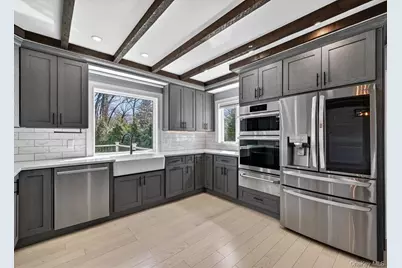 27 Pacific Avenue, Nanuet, NY 10954 - Photo 11