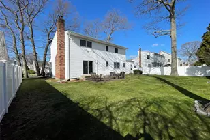 152 N Fulton Ave, Lindenhurst, NY 11757 - Photo 27