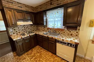 152 N Fulton Ave, Lindenhurst, NY 11757 - Photo 9