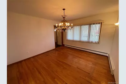 152 N Fulton Avenue, Lindenhurst, NY 11757 - Photo 5