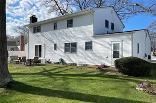 152 N Fulton Ave, Lindenhurst, NY 11757 - Photo 25