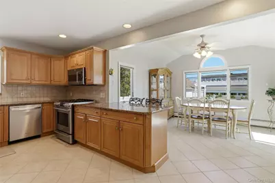 43 Beechwood Lane, New Hyde Park, NY 11040 - Photo 9
