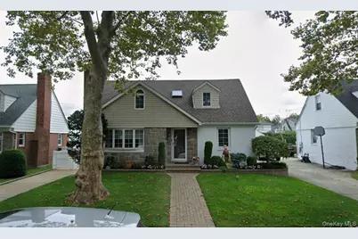 43 Beechwood Lane, New Hyde Park, NY 11040 - Photo 1