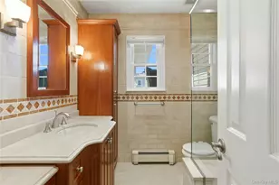 43 Beechwood Ln, New Hyde Park, NY 11040 - Photo 11