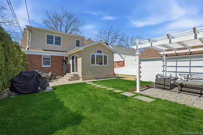43 Beechwood Lane, New Hyde Park, NY 11040 - Photo 23