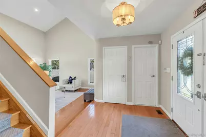 18 Daisy Court, Farmingdale, NY 11735 - Photo 5