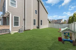 18 Daisy Ct, Farmingdale, NY 11735 - Photo 27