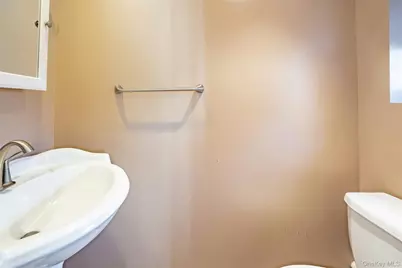 37 Winthrop Road, Plainview, NY 11803 - Photo 19