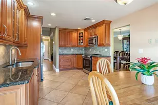 37 Winthrop Rd, Plainview, NY 11803 - Photo 11