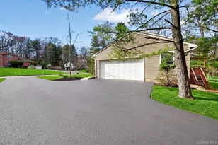 6 Amanda Ct, Airmont, NY 10952 - Photo 3