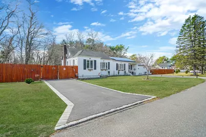 8 Evergreen Avenue, Brentwood, NY 11717 - Photo 3