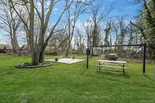 8 Evergreen Ave, Brentwood, NY 11717 - Photo 11