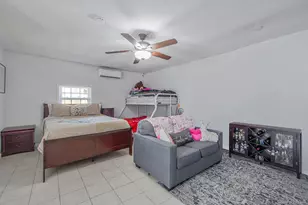 8 Evergreen Ave, Brentwood, NY 11717 - Photo 37