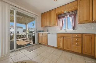 955 S Long Beach Ave, Freeport, NY 11520 - Photo 11