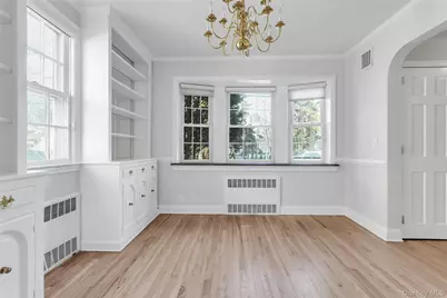 462 Morris Avenue, Rockville Centre, NY 11570 - Photo 9