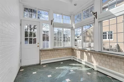 462 Morris Avenue, Rockville Centre, NY 11570 - Photo 13