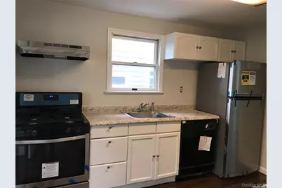 44 Graywood Road #2nd fl, Port Washington, NY 11050 - Photo 3