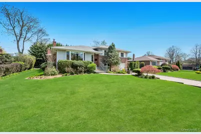 98 Larch Drive, Manhasset Hills, NY 11040 - Photo 3