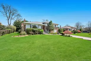 98 Larch Dr, Manhasset Hills, NY 11040 - Photo 3