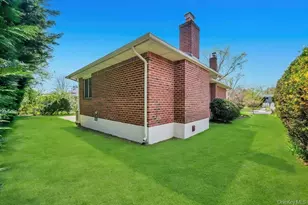 98 Larch Dr, Manhasset Hills, NY 11040 - Photo 7