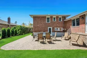 98 Larch Dr, Manhasset Hills, NY 11040 - Photo 5