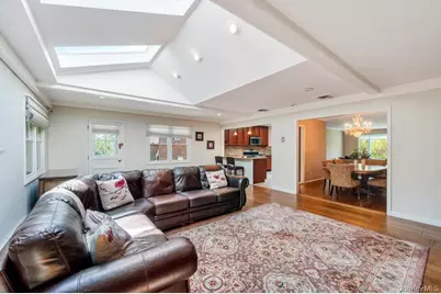 98 Larch Drive, Manhasset Hills, NY 11040 - Photo 19