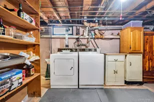 200 Victory Dr, Massapequa Park, NY 11762 - Photo 29