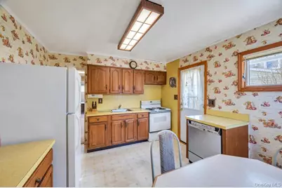 200 Victory Drive, Massapequa Park, NY 11762 - Photo 15