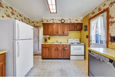 200 Victory Drive, Massapequa Park, NY 11762 - Photo 13