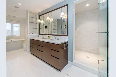 155 Estate Court, Roslyn Heights, NY 11577 - Photo 33