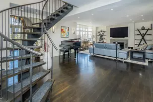 155 Estate Ct, Roslyn Heights, NY 11577 - Photo 5