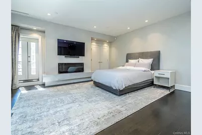 155 Estate Court, Roslyn Heights, NY 11577 - Photo 31