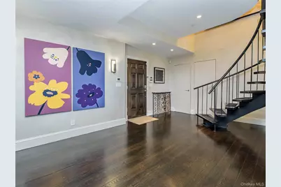 155 Estate Court, Roslyn Heights, NY 11577 - Photo 3